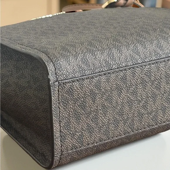 NWT Authentic Michael Kors Graham North South Signature Crossbody Bag - Picture 7 of 15